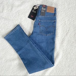 NWT Levi 724 High Rise Jeans